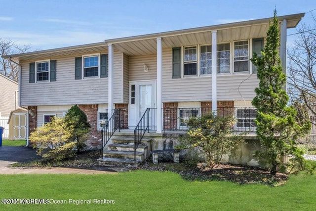 815 Royal Lane, Toms River, NJ 08753