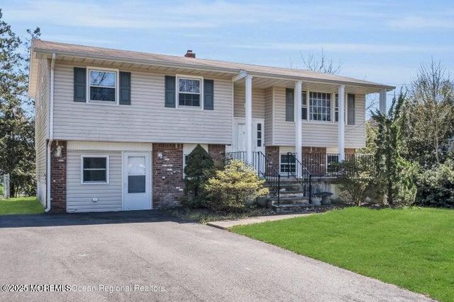 815 Royal Lane, Toms River, NJ 08753