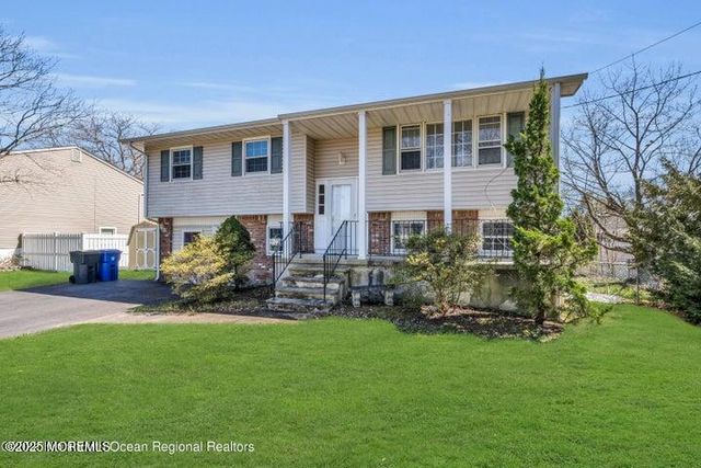 815 Royal Lane, Toms River, NJ 08753