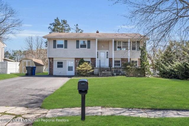 815 Royal Lane, Toms River, NJ 08753