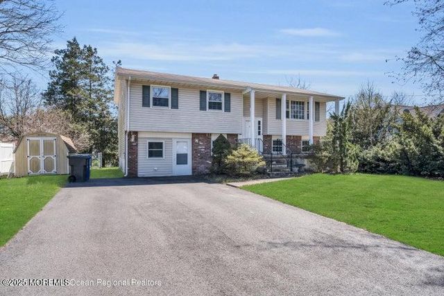815 Royal Lane, Toms River, NJ 08753