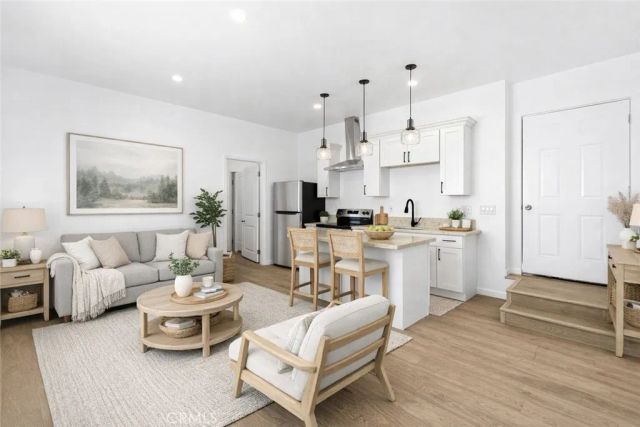 1375 N Mentor Avenue, Pasadena, CA 91104