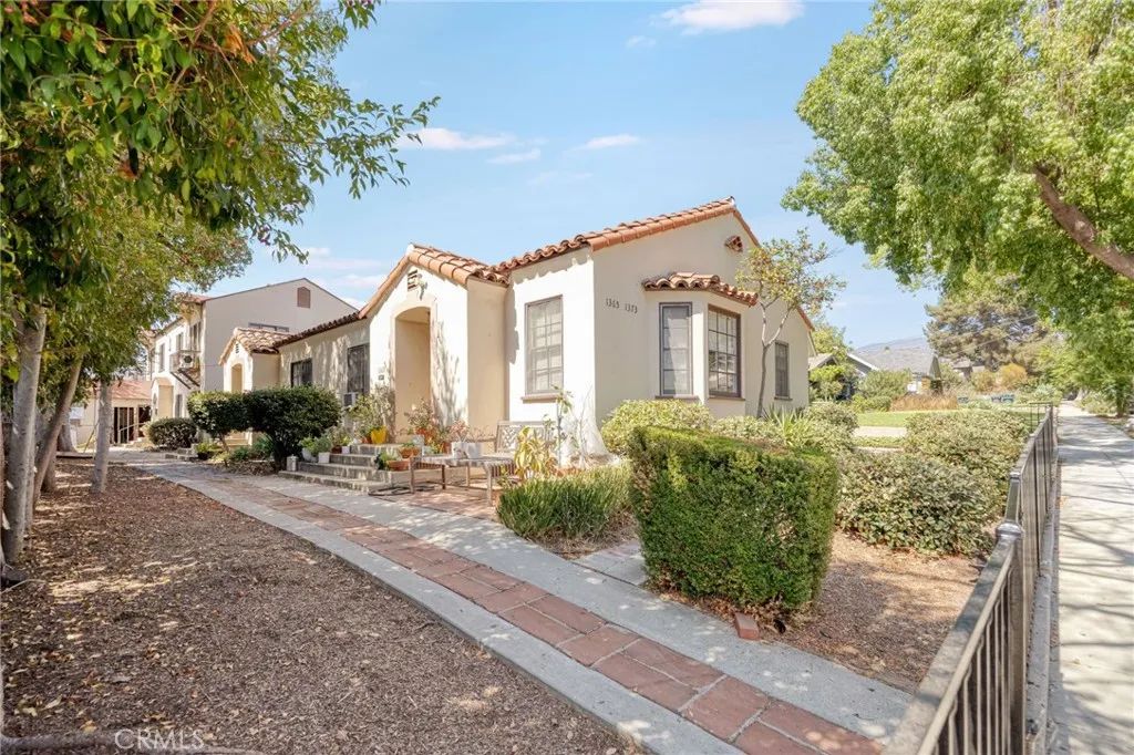 1375 N Mentor Avenue, Pasadena, CA 91104