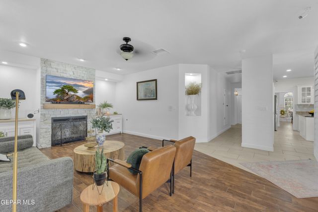 2085 PASEO DEL PRADO Drive, El Paso, TX 79936