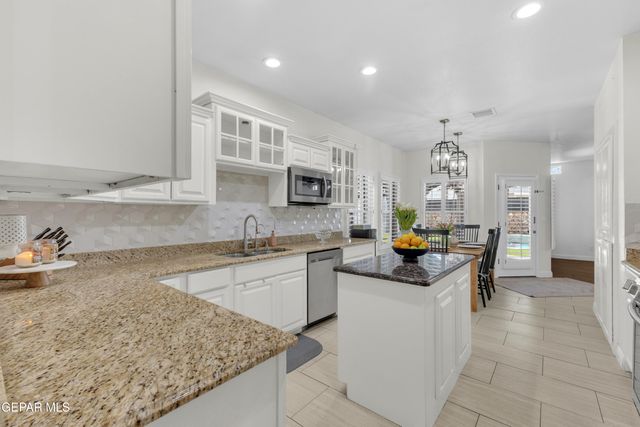 2085 PASEO DEL PRADO Drive, El Paso, TX 79936