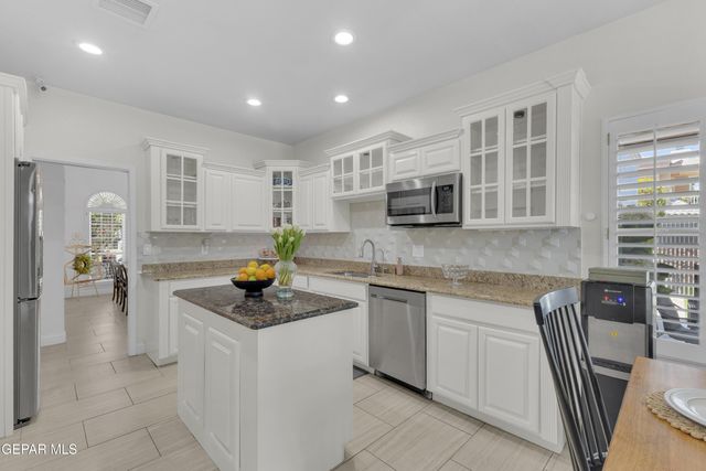 2085 PASEO DEL PRADO Drive, El Paso, TX 79936