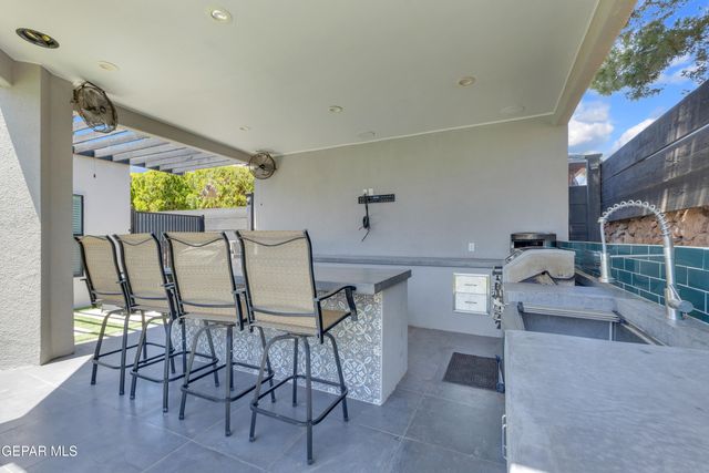 2085 PASEO DEL PRADO Drive, El Paso, TX 79936