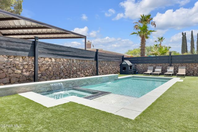 2085 PASEO DEL PRADO Drive, El Paso, TX 79936