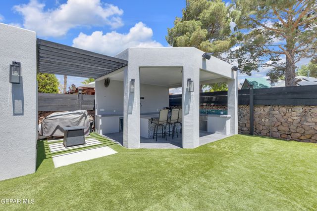 2085 PASEO DEL PRADO Drive, El Paso, TX 79936