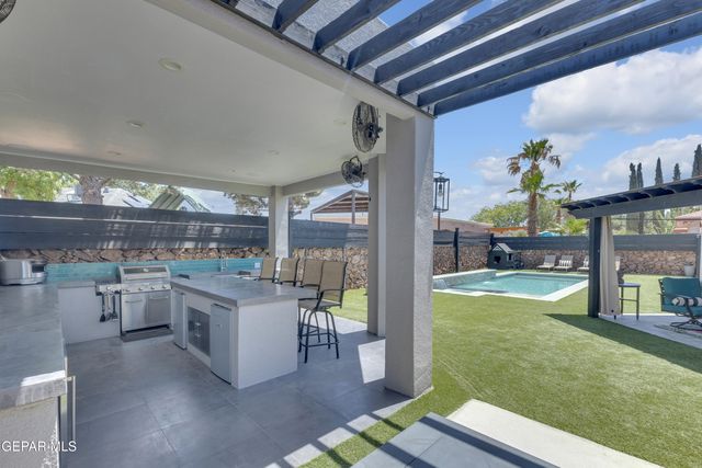 2085 PASEO DEL PRADO Drive, El Paso, TX 79936