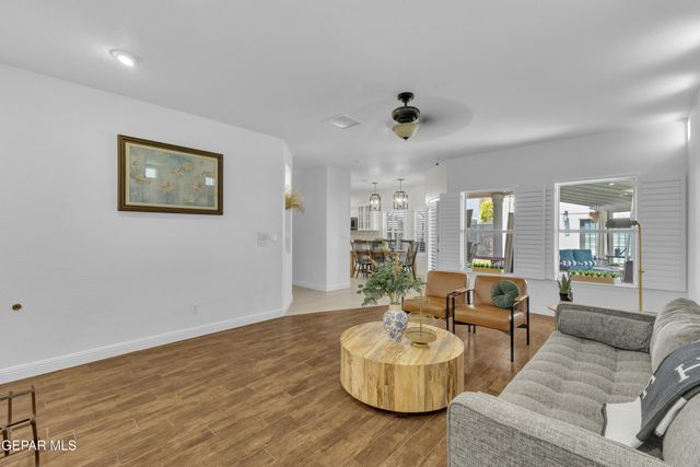 2085 PASEO DEL PRADO Drive, El Paso, TX 79936