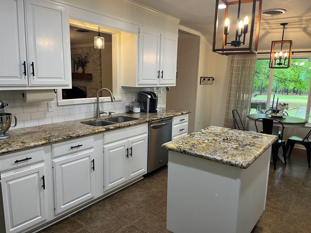 202 Piney Loop, Marshall, TX 75672