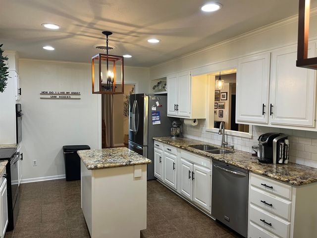 202 Piney Loop, Marshall, TX 75672