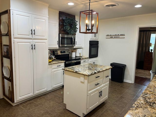 202 Piney Loop, Marshall, TX 75672