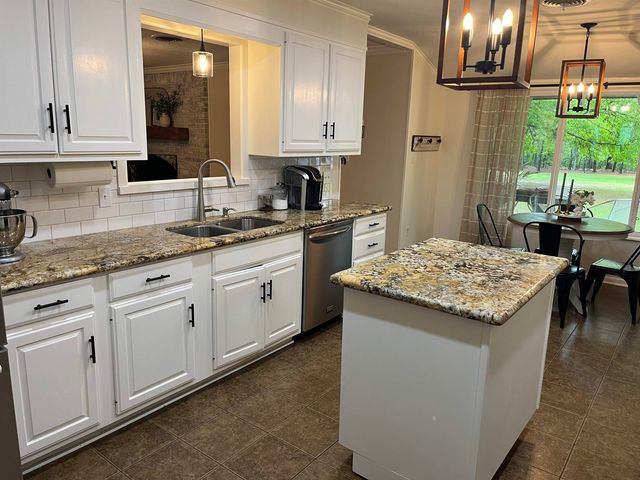 202 Piney Loop, Marshall, TX 75672