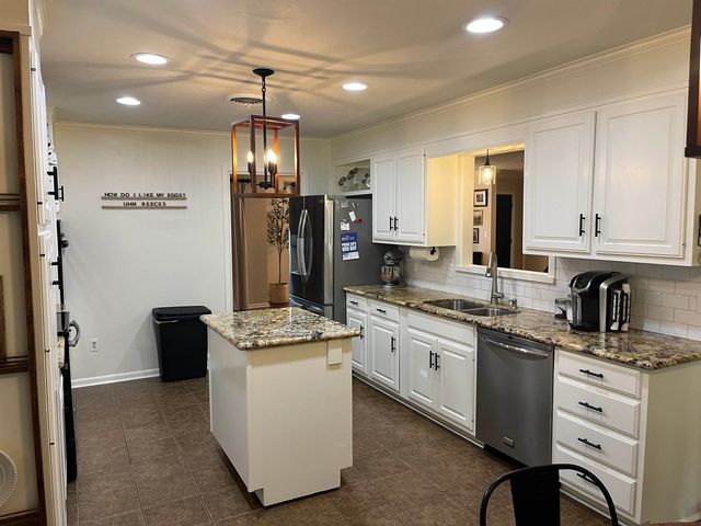 202 Piney Loop, Marshall, TX 75672