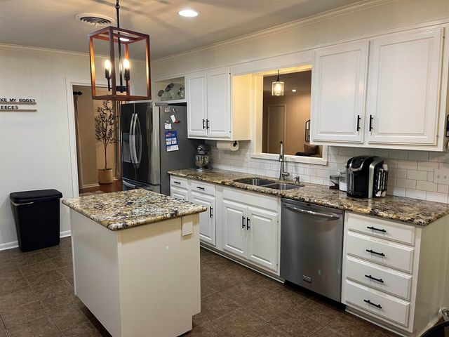 202 Piney Loop, Marshall, TX 75672