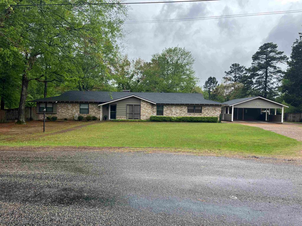 202 Piney Loop, Marshall, TX 75672