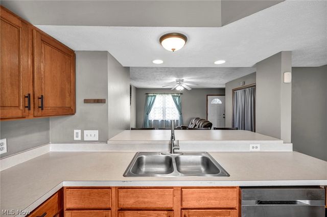 1086 Peach Boulevard, Willoughby, OH 44094