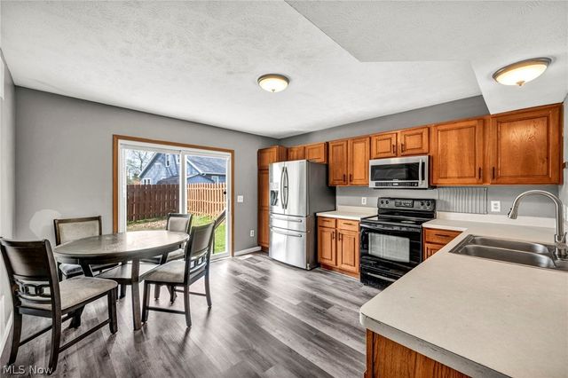 1086 Peach Boulevard, Willoughby, OH 44094