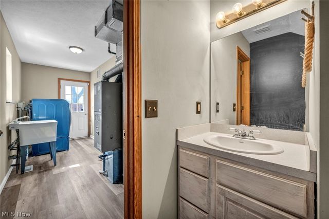 1086 Peach Boulevard, Willoughby, OH 44094