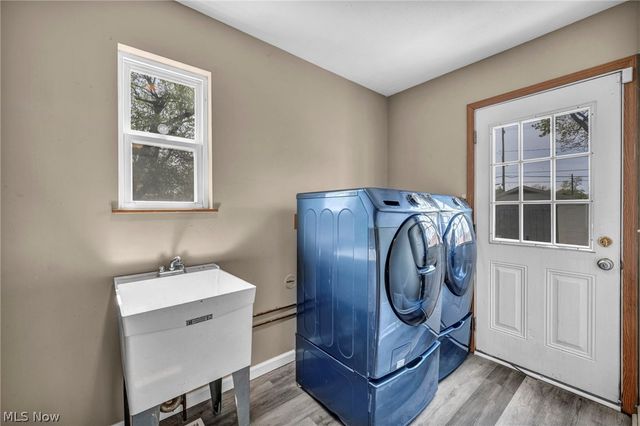 1086 Peach Boulevard, Willoughby, OH 44094