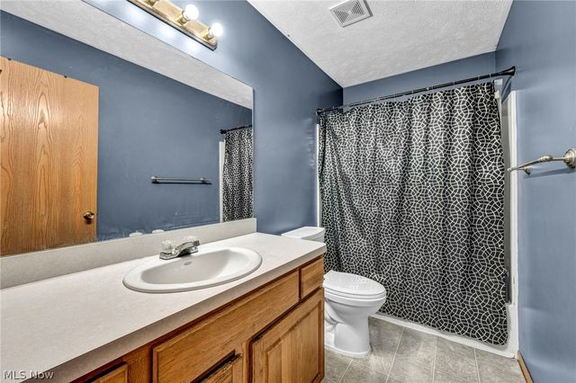 1086 Peach Boulevard, Willoughby, OH 44094