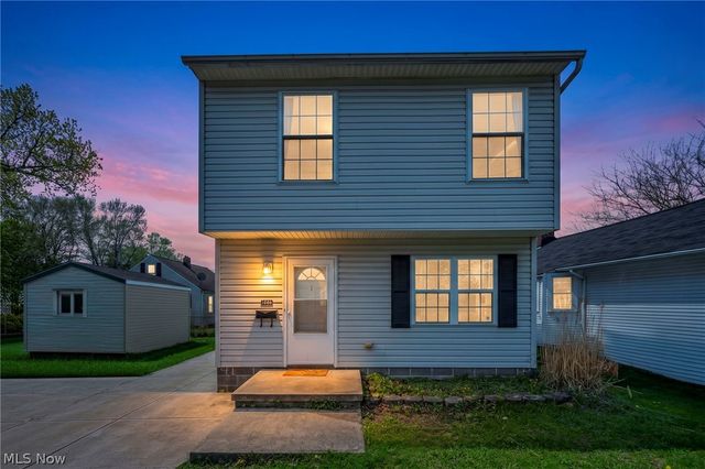 1086 Peach Boulevard, Willoughby, OH 44094