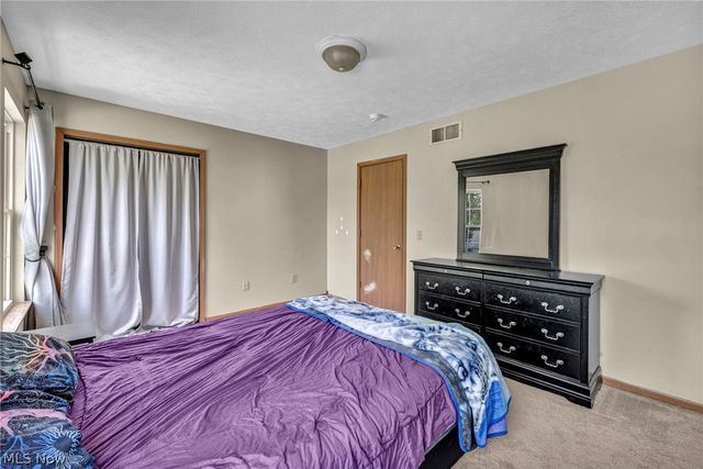 1086 Peach Boulevard, Willoughby, OH 44094