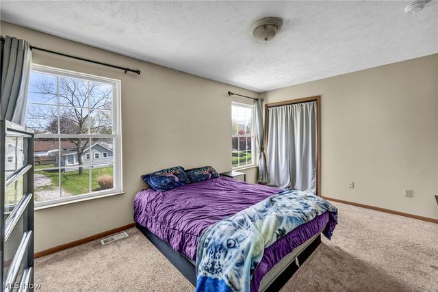 1086 Peach Boulevard, Willoughby, OH 44094