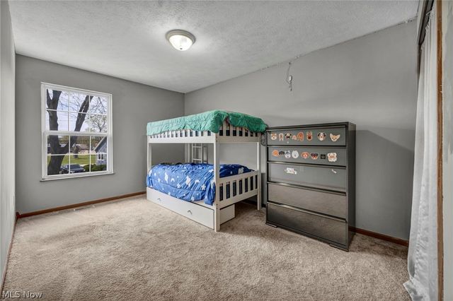 1086 Peach Boulevard, Willoughby, OH 44094