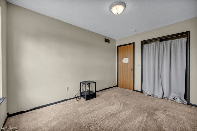 1086 Peach Boulevard, Willoughby, OH 44094