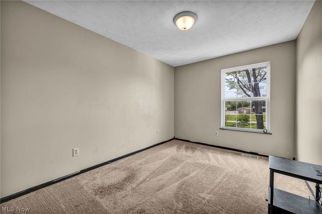 1086 Peach Boulevard, Willoughby, OH 44094