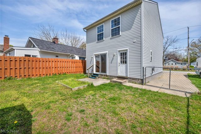 1086 Peach Boulevard, Willoughby, OH 44094