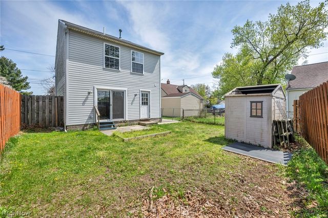 1086 Peach Boulevard, Willoughby, OH 44094