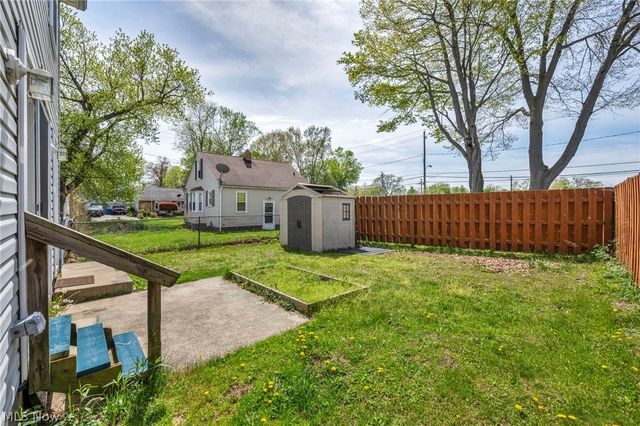 1086 Peach Boulevard, Willoughby, OH 44094