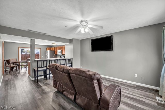 1086 Peach Boulevard, Willoughby, OH 44094