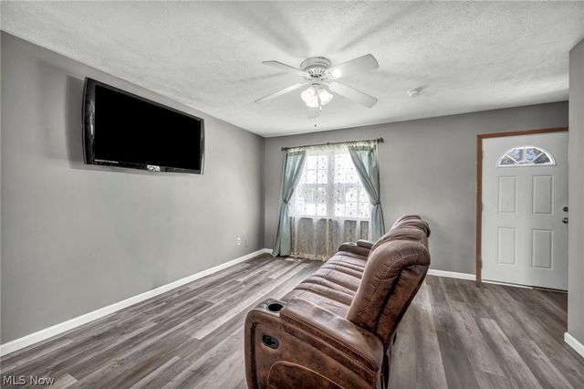 1086 Peach Boulevard, Willoughby, OH 44094