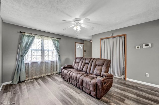 1086 Peach Boulevard, Willoughby, OH 44094