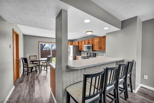 1086 Peach Boulevard, Willoughby, OH 44094