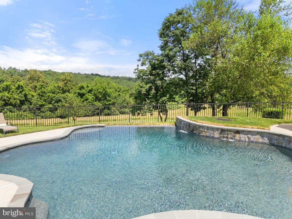 22077 OATLANDS RD, Aldie, VA 20105