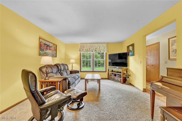 1065 Sunshine Court, Grafton, OH 44044