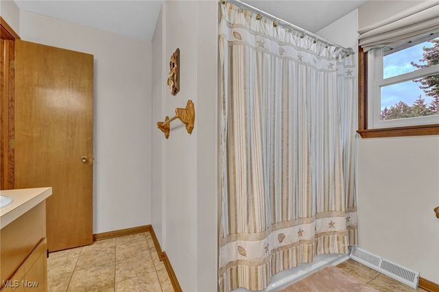 1065 Sunshine Court, Grafton, OH 44044