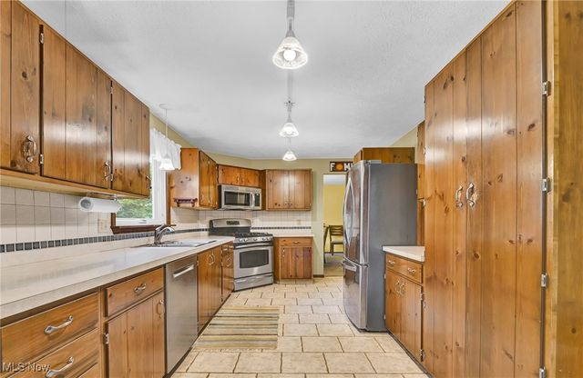 1065 Sunshine Court, Grafton, OH 44044