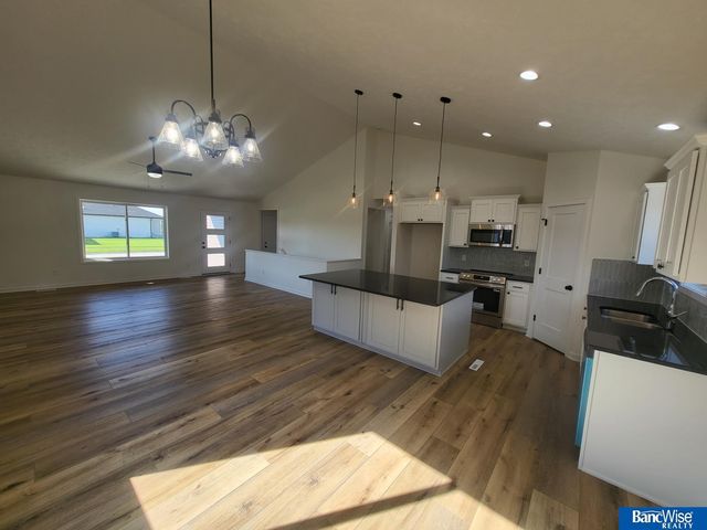 410 Lou Drive, Hallam, NE 68368