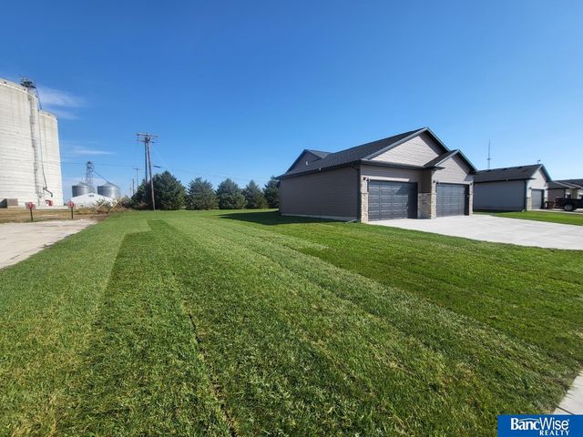 410 Lou Drive, Hallam, NE 68368