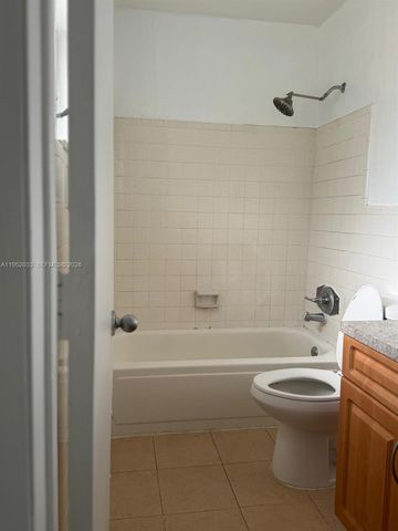 1522 NE 34th Ct 2, Oakland Park, FL 33334