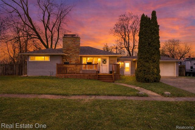 2293 Nichols Avenue, Grand Blanc Charter Township, MI 48507