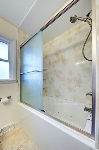 2293 Nichols Avenue, Grand Blanc Charter Township, MI 48507