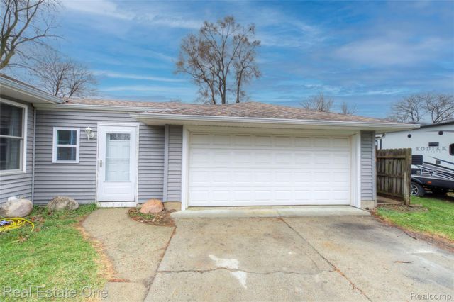 2293 Nichols Avenue, Grand Blanc Charter Township, MI 48507